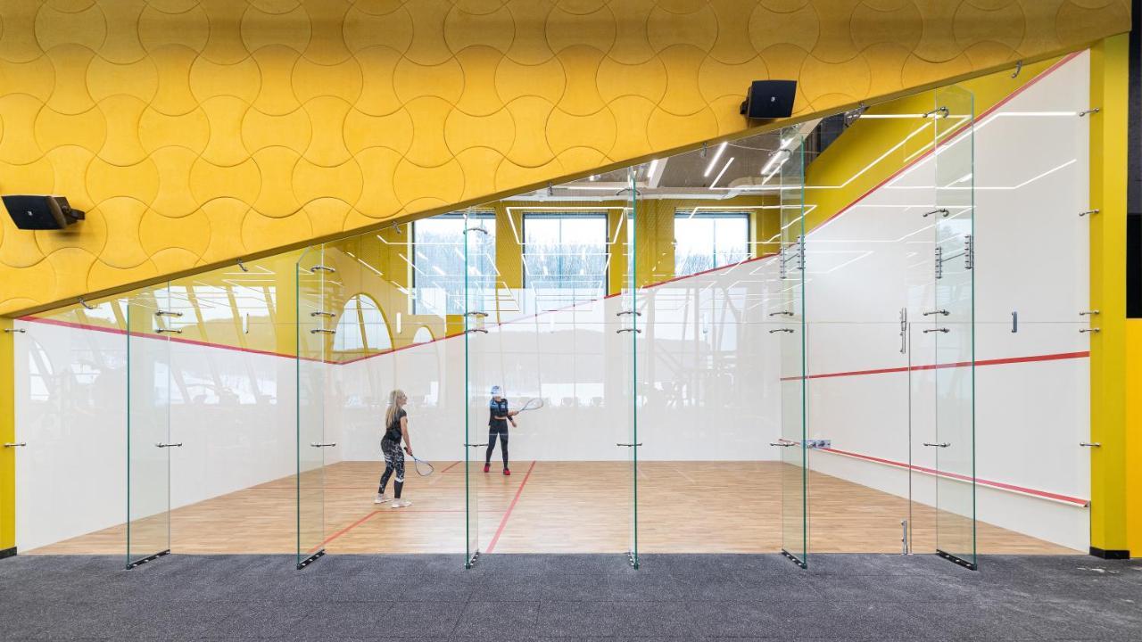Emily Resort Lviv Extérieur photo Squash courts