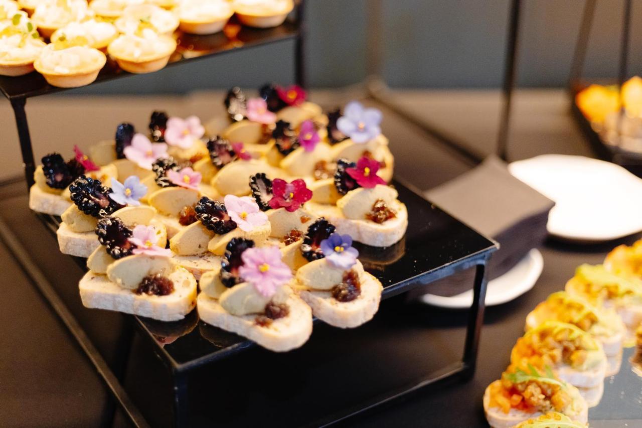 Emily Resort Lviv Extérieur photo Canapés