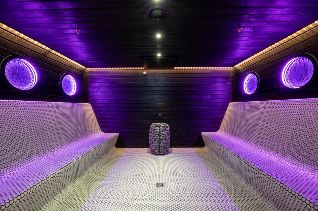 Emily Resort Lviv Extérieur photo A steam room