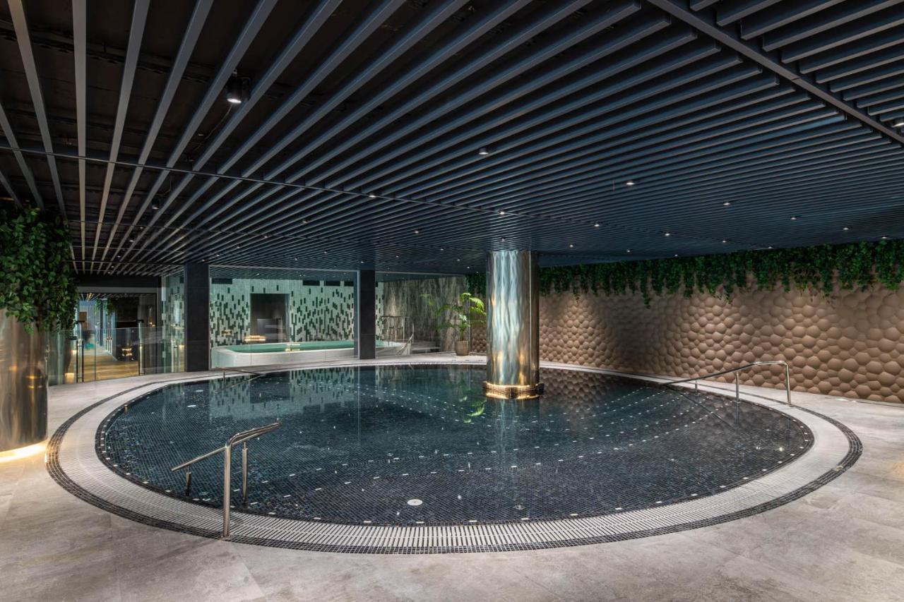 Emily Resort Lviv Extérieur photo The pool at the 101 Sky Lounge