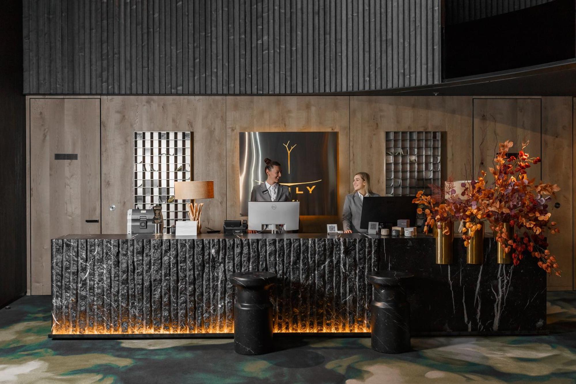Emily Resort Lviv Extérieur photo The hotel's lobby
