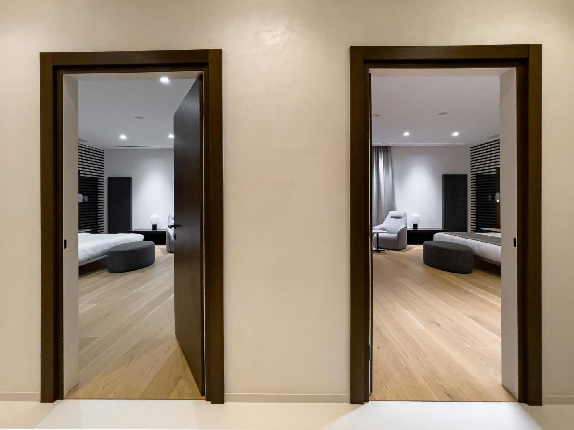 Emily Resort Lviv Extérieur photo Interior doors