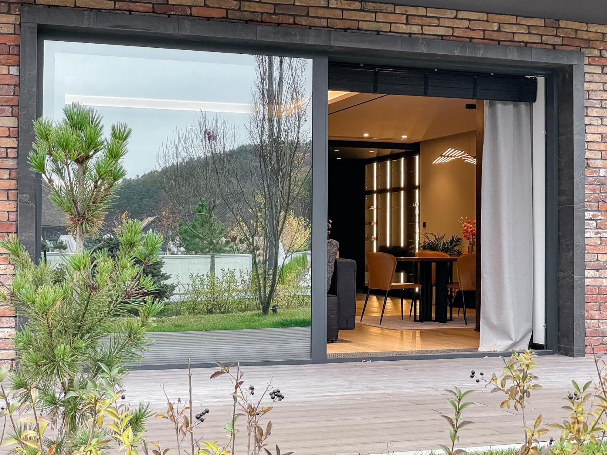 Emily Resort Lviv Extérieur photo A sliding door