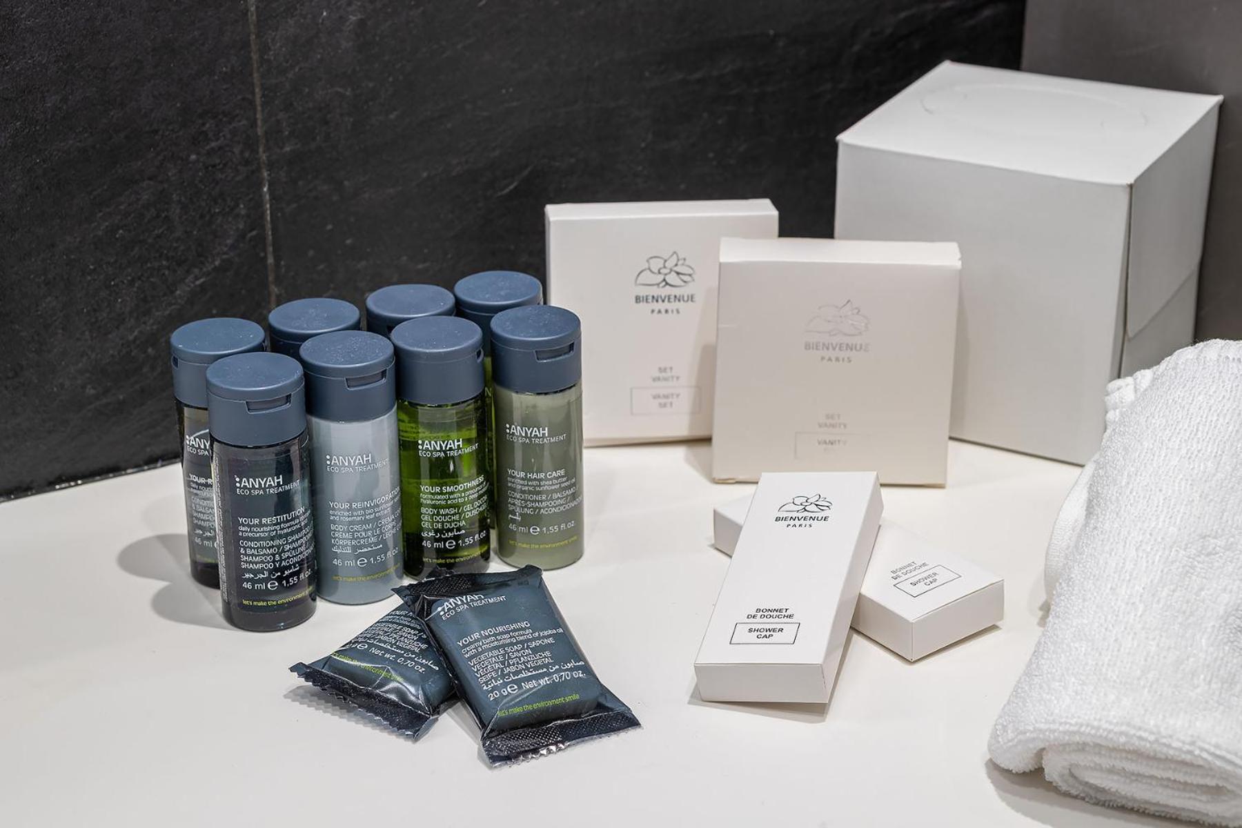 Emily Resort Lviv Chambre photo A selection of amenities by Rituals