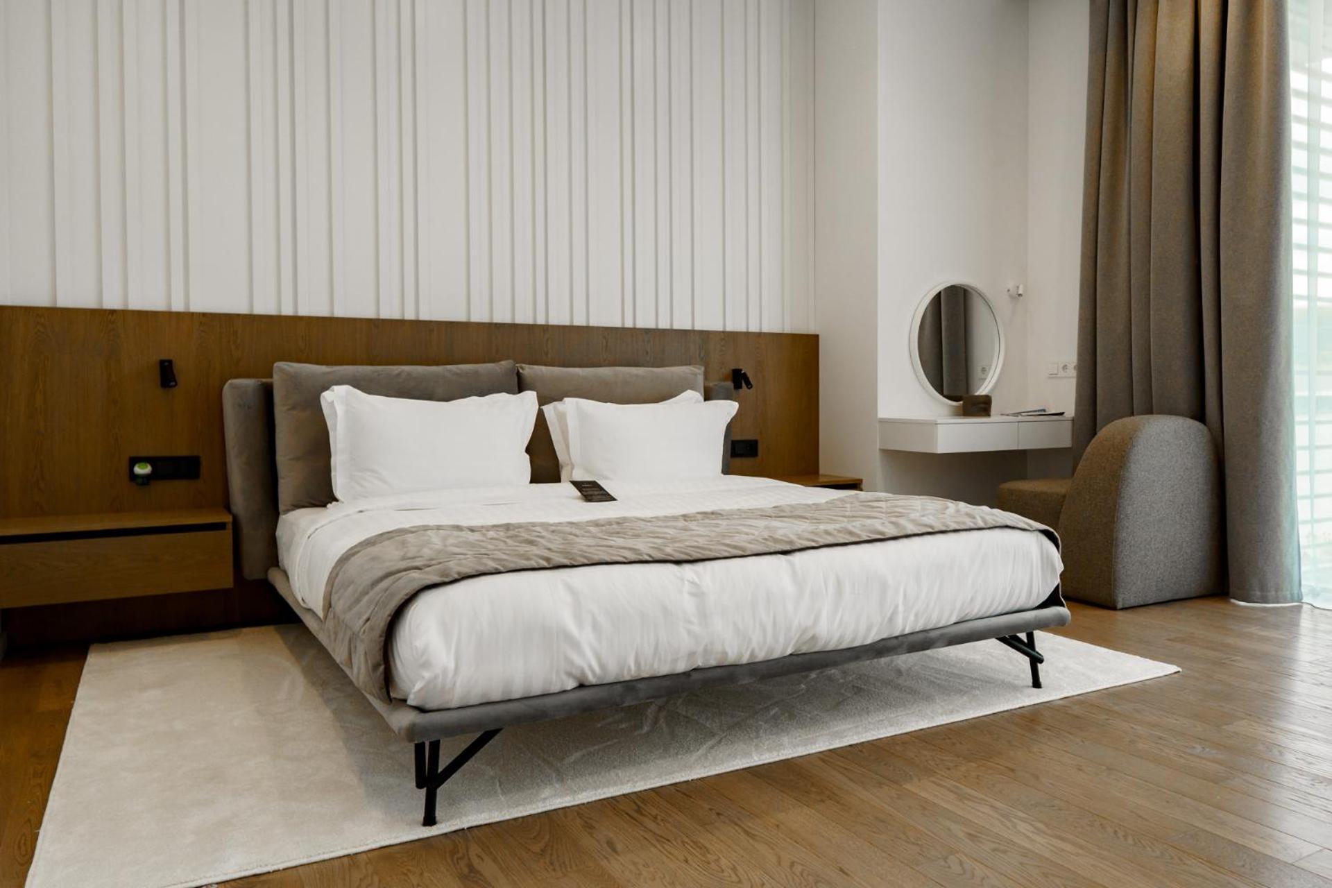 Emily Resort Lviv Extérieur photo A bedroom